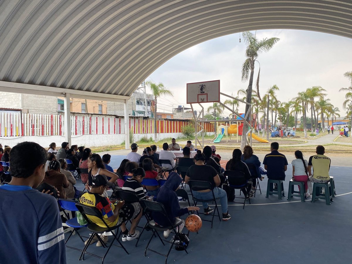 #FelizLunes 
El compañero Adrián Garnica impartió una conferencia a jóvenes y vecinos, sembrando reflexión sobre "La realidad que vive nuestro pueblo y la necesidad de transformarla desde abajo".
facebook.com/AntorchaNoroes…
#CiudadQro