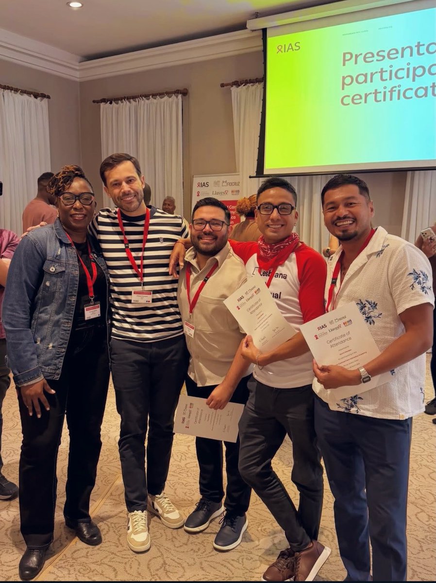 YaajMexico's tweet photo. ❤️‍🔥🇧🇷 En Río de Janeiro se construyó un diálogo profundo entre activismos como @SuaGyvez, academia y comunidad para repensar la respuesta al VIH desde un enfoque centrado en las personas, combinando evidencia, experiencia vivida e incidencia política.

🫂🕊️ Este encuentro permitió algo muy necesario: poner en común lo que vivimos todos los días. Las barreras, los estigmas, lo que aún falta… pero también las soluciones existentes desde lo comunitario. Porque si algo quedó claro, es que la respuesta al VIH no puede seguir siendo lejana ni centrada únicamente en lo biomédico; tiene que ser cercana, digna y construida con las personas.