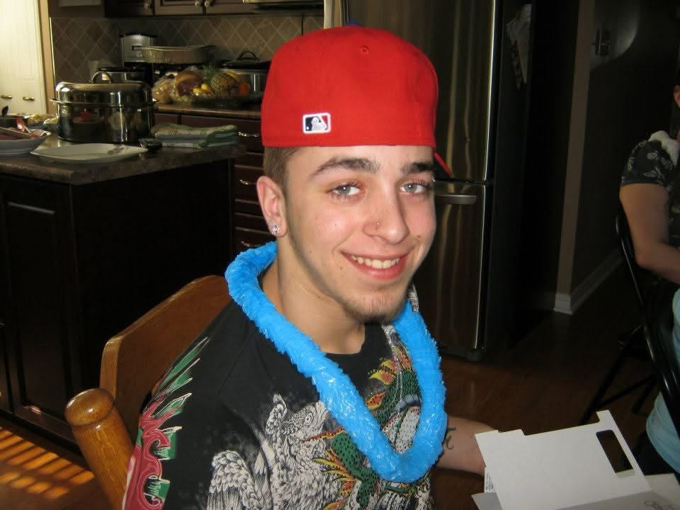 TrippyCast87's tweet photo. If this little rat @IamSpeakeazy was really a heroine dealer back then. Remember "He wouldn't sell to addicts or some bullshit he made up" I personally would have robbed him. He looks like he's afraid of his own shadow and a hug Fred Durst fan. https://t.co/1FGKRLQtNL
