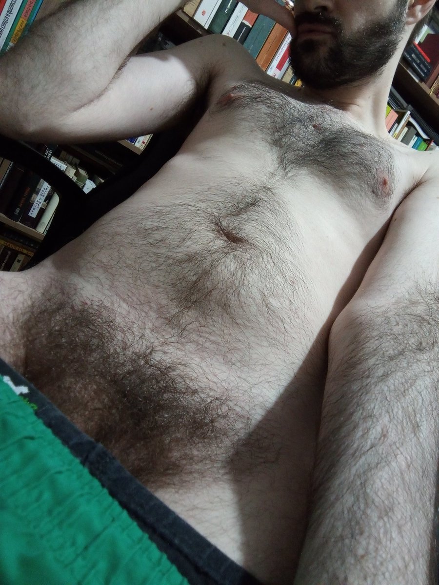 LordBael_DOM's tweet photo. Boa noite, subs! Quem aí quer cheirar a testosterona que exala dessa pentelhada? 😮‍💨

🇺🇸 Evening, subs! Who wants to smell the testosterone coming from this bush? 😮‍💨

#malebush #pentelhos #homempeludo #whiteDom #hairy #paupentelhudo #cheiro #gay #nipples #mamilos https://t.co/khjyIuRHwL