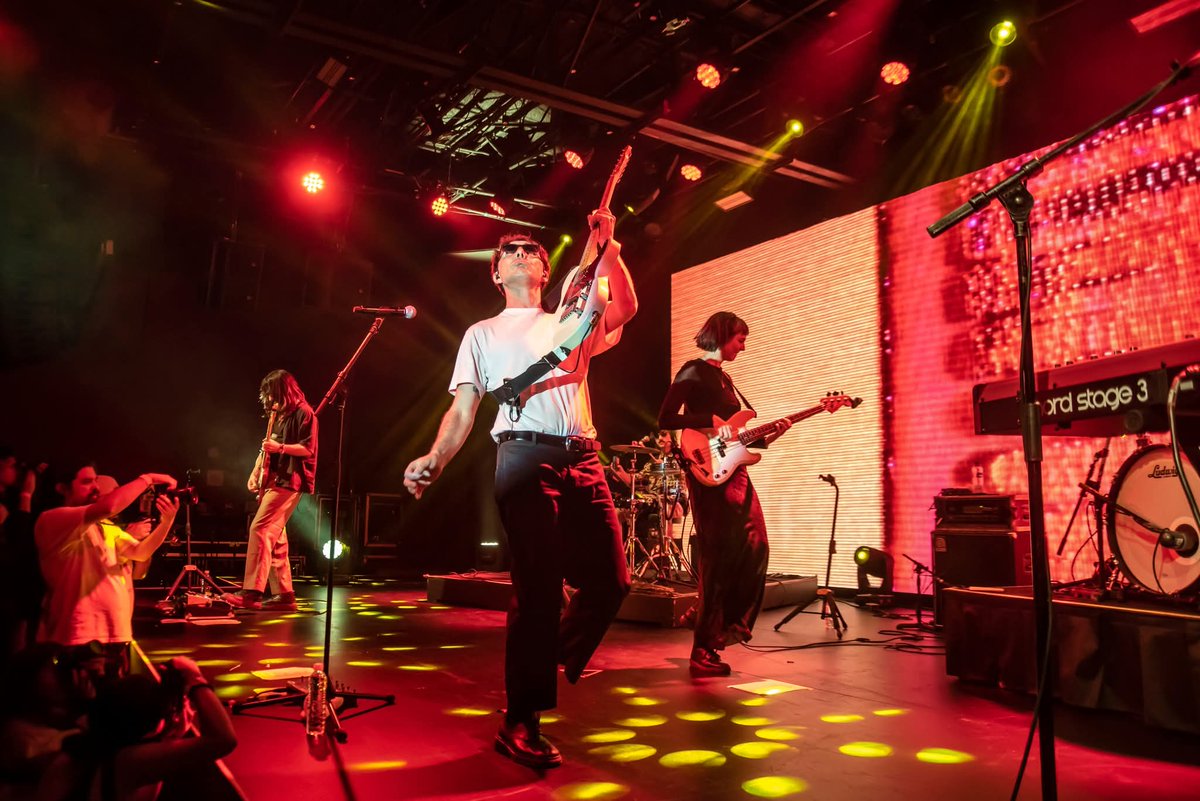 losfestivalers's tweet image. Viajamos al pasado con la máquina del tiempo que @amigoinvencible puso en el @LunarioMx 

📷 @trapunxvicuna / @ocesa_total 

#photo #conciertos #photoconcert #concierto #miamigoinvencible