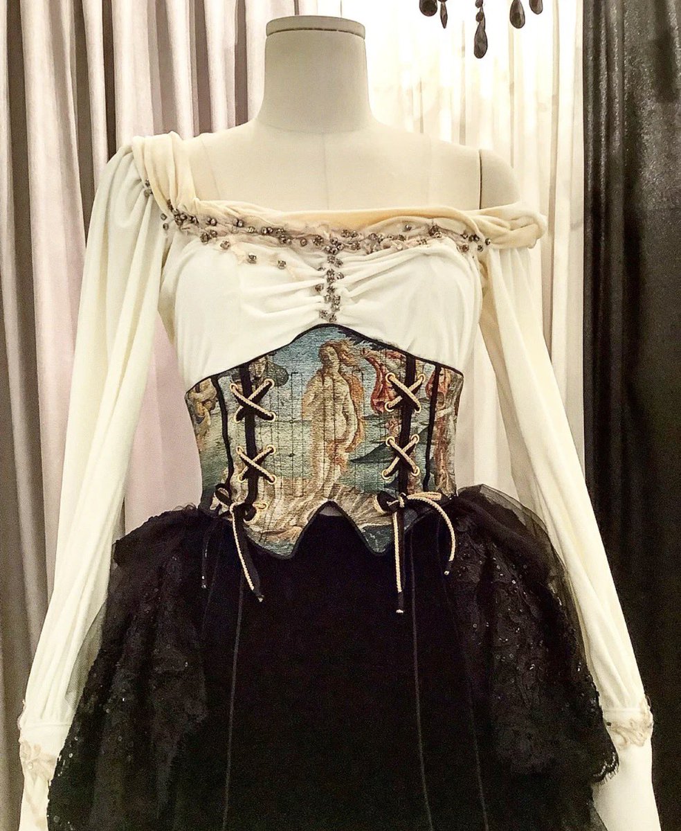 AWHlTENIGHT's tweet photo. Details of Red Velvet’s look by DENICHEUR for the 2026 #MetGala ‘Fashion is Art’ 🩰🎨 https://t.co/VVE97hDLxJ