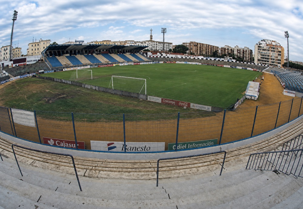 Estadio Colombino - Home of Recreativo de Huelva from 1957 to 2001.
espanaestadios.com/2019/05/06/hue…