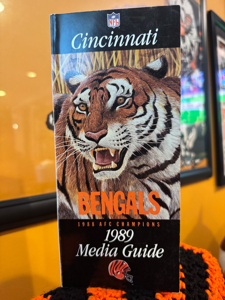 bengaljims_BTR's tweet photo. #BengalsMediaGuideMonday 🐅📘

1989  — The defense set the tone early. Safety David Fulcher helped anchor a Bengals secondary that played fast, physical, and opportunistic all season long.

Range. Power. Playmaking ability. 💥

When Fulcher was flying around, the field got a lot smaller for opposing offenses. #CincinnatiFootballHistory