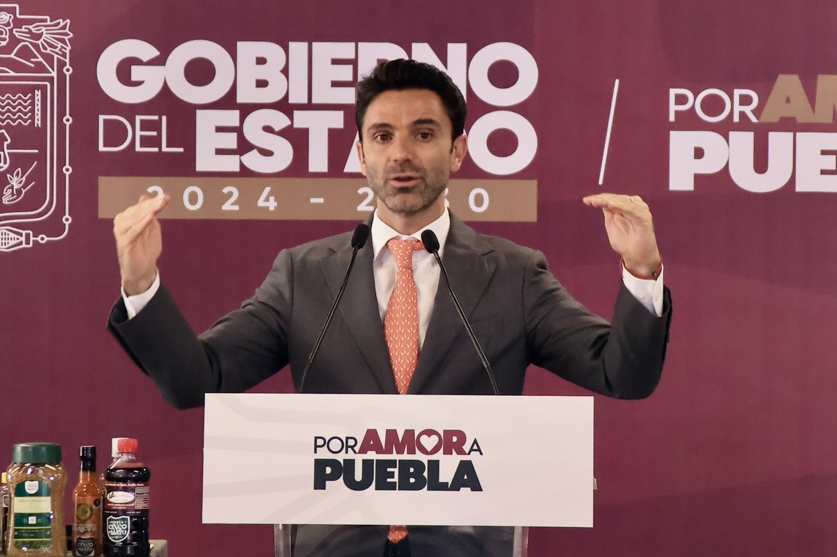 RodrigoAbdalaD's tweet photo. Agradezco la invitación de nuestro gobernador @armentapuebla_ a su #MañanerAA, en este importante espacio compartí que a partir del día de hoy y hasta el miércoles 27 de mayo se estarán dispersando los pagos de las #PensionesBienestar correspondientes al bimestre mayo-junio.

También mencioné que recientemente concluimos con la incorporación de más de 5 mil 700 mujeres a la #PensiónMujeresBienestar y de más de 4 mil 500 personas a la #PensiónAdultoMayor.