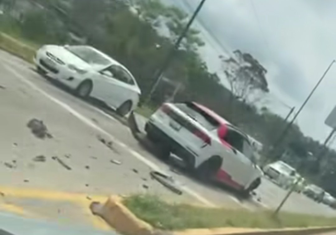 Ya que digan quien es el influyente que pidió que no hubiera camellón en esa parte de Bolivia que tantos accidentes ha provocado
#Xalapa