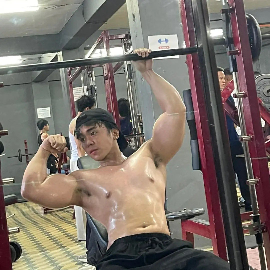 Daily Hot Dudes tweet media