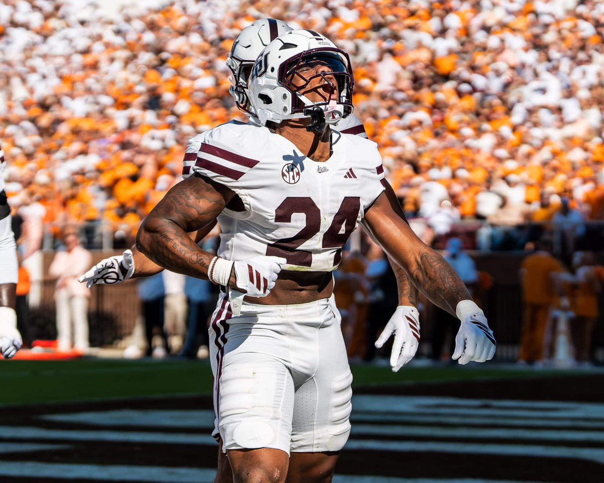 JamesSkaer's tweet photo. #AGTG After a great conversation with @CoachTyWarren I am blessed to receive an offer from @HailStateFB

@Coach_Leb @Jcoop50 @TWCPFootball @CoachCho_
@CPFBRecruiting @vypehouston https://t.co/R4NScJQvHk