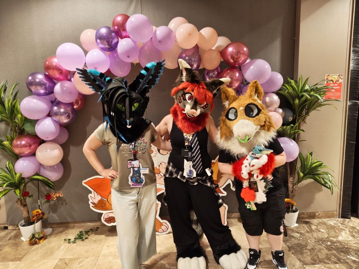 Cosmobun74's tweet photo. I'm back from Ibercon!

I'm pretty sad that it's over, but I had a great time meeting friends and mutuals in person, and getting to know new people!
A huge thank you to everyone who stopped to talk to me, trade stickers, take pictures and even gave me gifts! Love ya all!! 💞💖 https://t.co/tZVl7YNycB