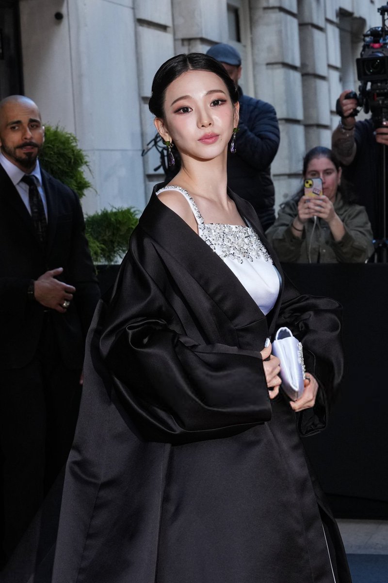 순간의 카리나 tweet media