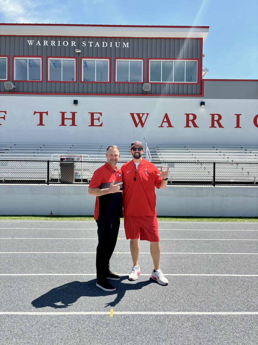 _SMHSFootball's tweet photo. It was GREAT having @leg12tim and @RaginCajunsFB at practice today, watching our WARRIORS! https://t.co/aDEXxtl8r8