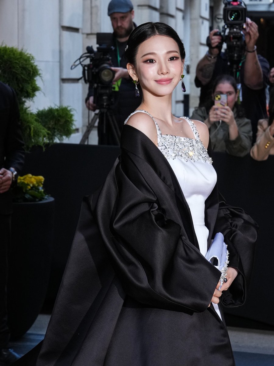 순간의 카리나 tweet media