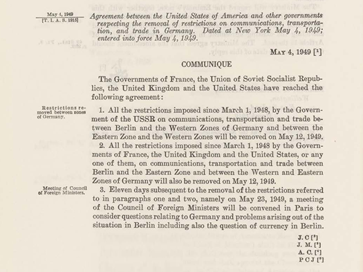 RBEZZATO's tweet image. #Efemérides. El 04 de Mayo de 1949, Philip Jessup, en representación de EE.UU., y Yakov Malik, por la URSS, firman el Acuerdo Jessup-Malik en New York, que estipula que la Moscú levantará el bloqueo de Berlín a cambio de que las potencias occidentales levanten las sanciones.