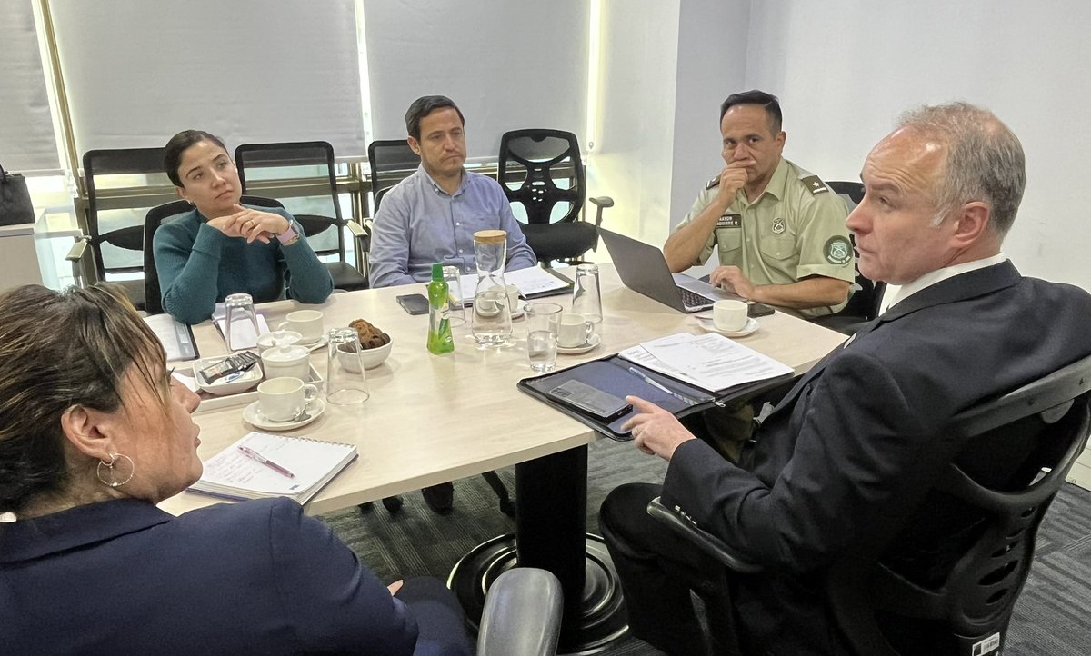 DGACChile's tweet photo. 📍#Santiago | Está tarde en el Centro Integrado de Coordinación Policial #CICPOL se realizó una reunión de trabajo entre representantes de la @DGACChile @carabdechile y @PDI_CHILE para avanzar en la confección de un convenio de cooperación interinstitucional, entre otros temas https://t.co/zwS3REWhHr