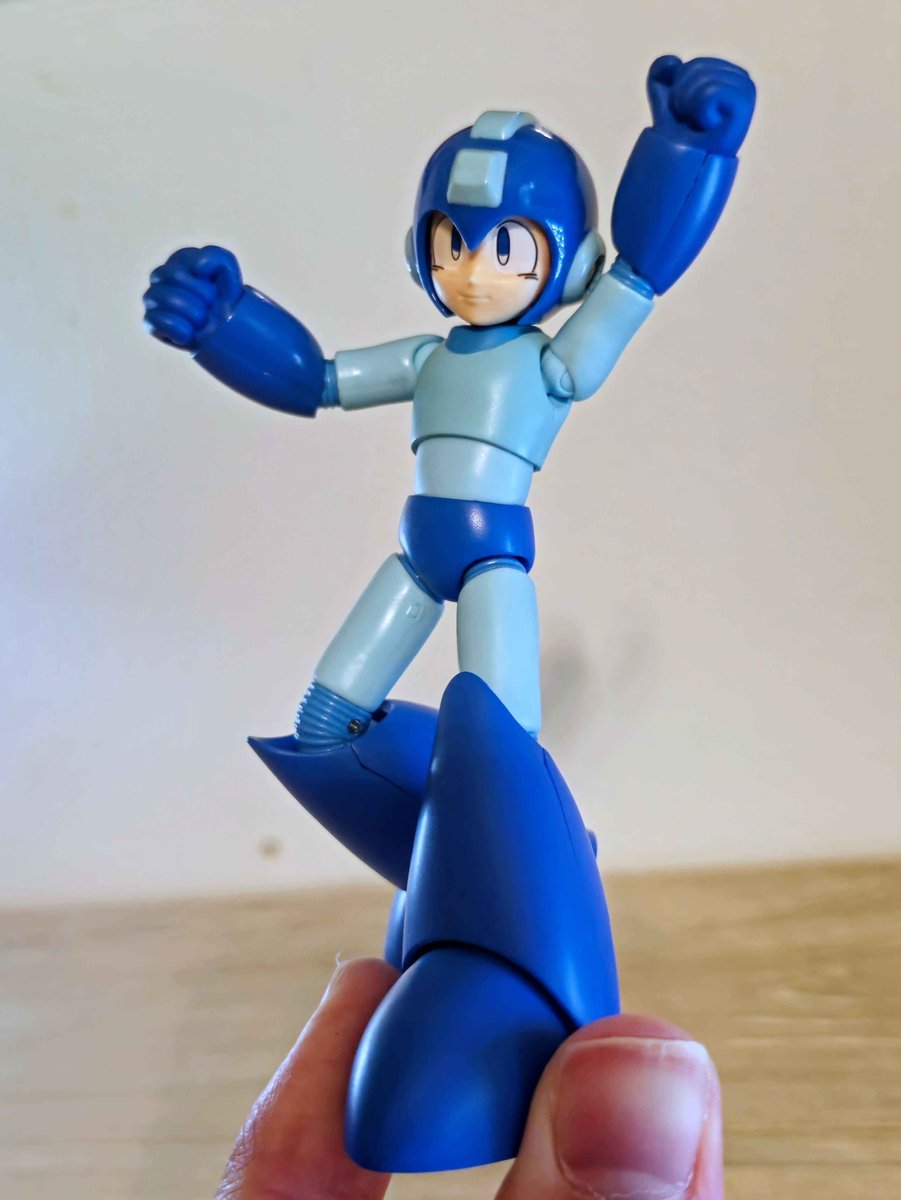 iek_2003's tweet image. Took some new photos of my old D-Arts Mega Man figure

Its articulation is pretty limited and it definitely shows its age compared to modern figures but I still love it to death
#MegaMan #Rockman #ロックマン #tamashiinations