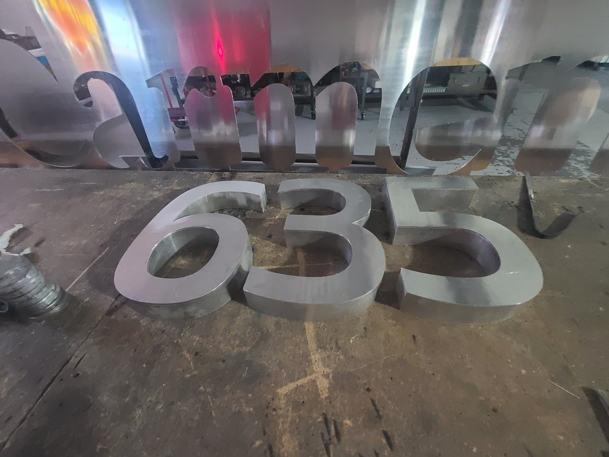 OmegaSignChicag's tweet photo. ✨🔠 Choosing durable materials like acrylic or metal for channel letters is essential for longevity. Incorporating LED illumination enhances efficiency, and aligning colors with your brand identity is crucial for effective signage.

#SignageSuccess #ChannelLetters https://t.co/KkRYFudAli