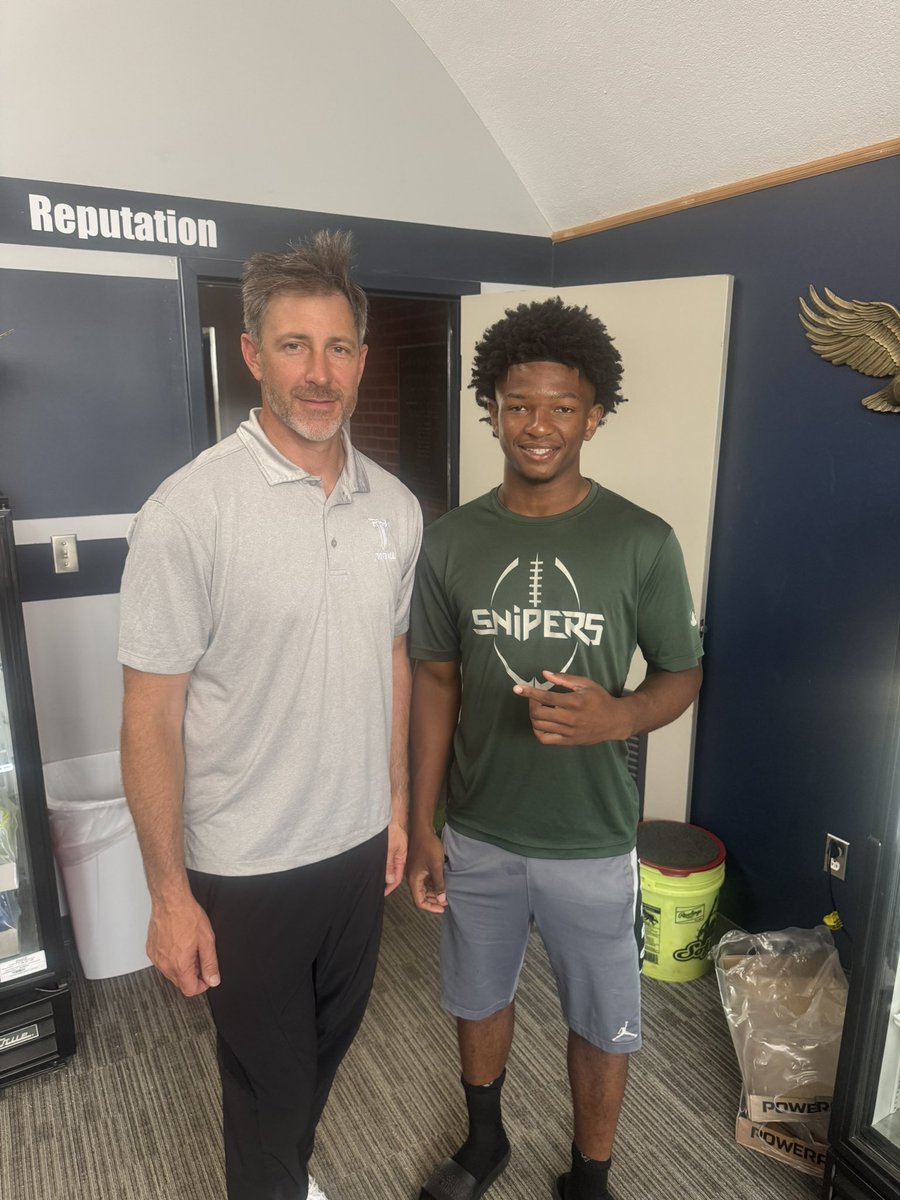 QuaMcneal1's tweet photo. Glad coach @Coach_NBurton Stopped by, looking forward to seeing you again!! @Jville_Football @jsully656565 @Phileepae3Sr @troy_report https://t.co/UIjMRQP3eh