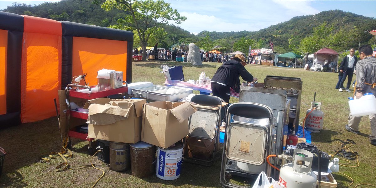 fatdrumuz's tweet photo. 6日までみやま公園でポテト出してる。夜９時までやっててお化け屋敷もあるよ👻けど、昨日おとついの風と雨でテントが吹き飛ばされました😬今日は風がないといいな… https://t.co/65tpvfV03v