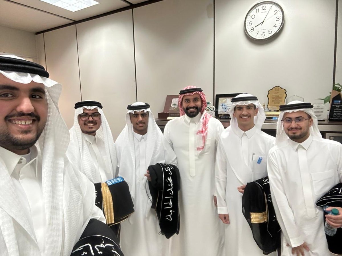 💙🎓 🏅
صور تحفر في الذاكرة مع ختام مرحلة جامعية من البناء المعرفي و تعلم المهارات .. 
سعدت كثيرا بمعرفة من فيها و رؤية جهودهم و عطاءهم اللامحدود .. 
نزفهم خريجين فخورين بانجازاتهم و واثقين بقدراتهم بعون الله على مشاركتهم الصادقة في تنمية وطننا الحبيب لمستقبل مزدهر 🇸🇦💚