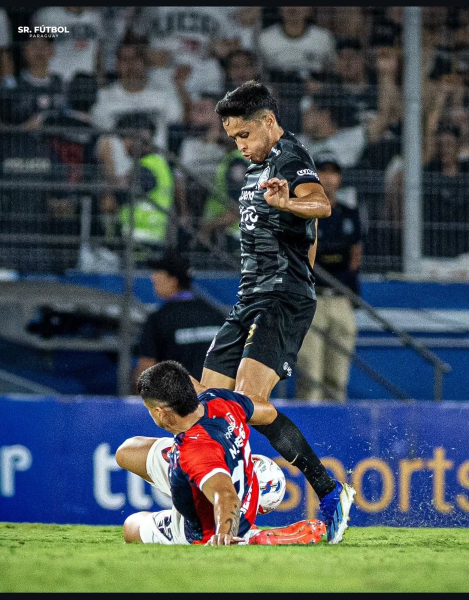 horacioferreins's tweet image. 🚨ATENCIÓN🚨 

#OLIMPIA Y #CERRO VOLVERÁN A JUGAR EL #CLASICO

👉 Se volvería a jugar el clásico, ésto se dará en el torneo clausura del 2026

✅ Se volverán a encontrar en las fechas 6 y 17 respectivamente. Atendiendo un eventual cruce por Copa Paraguay 

📸: @SrFutbolPy