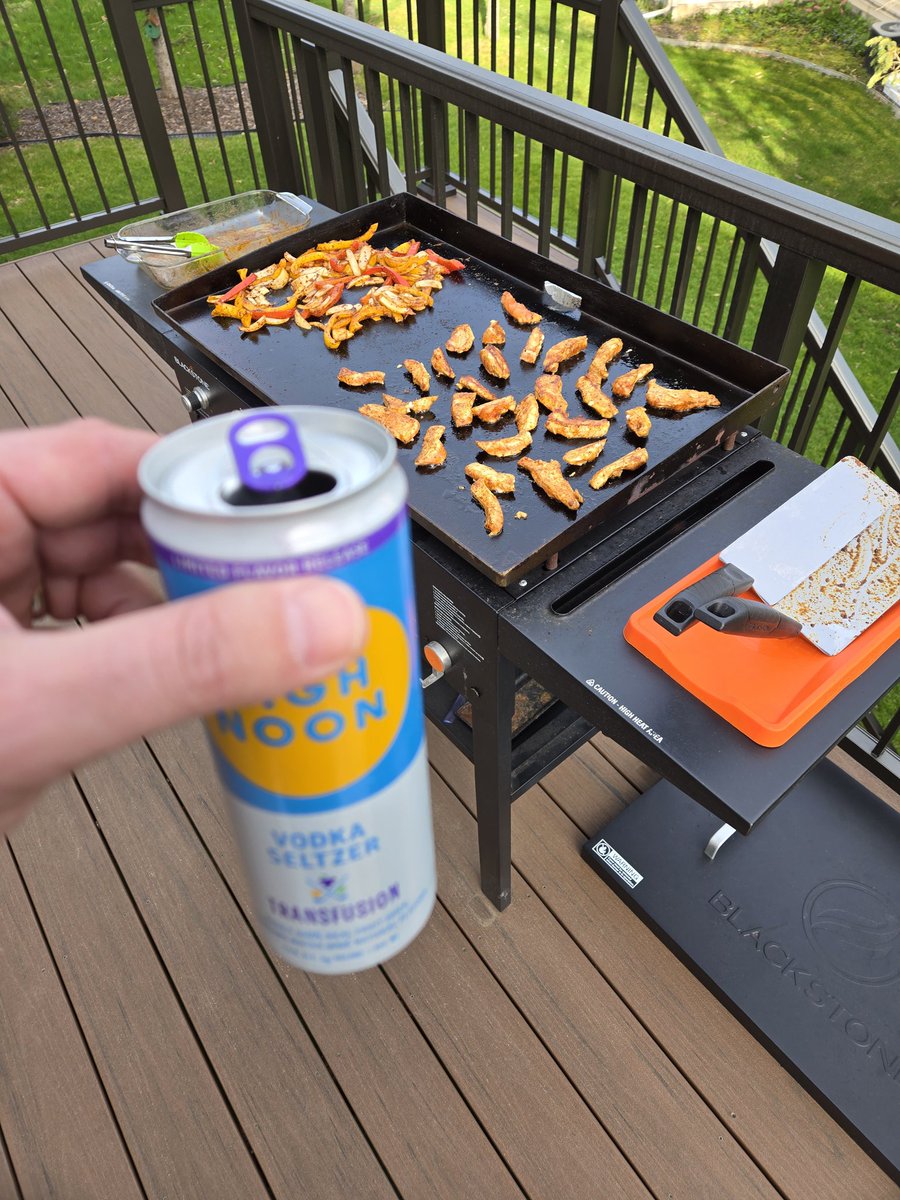 ShutFaceGolf's tweet photo. Fajita night!!! https://t.co/iZoJljkNZT