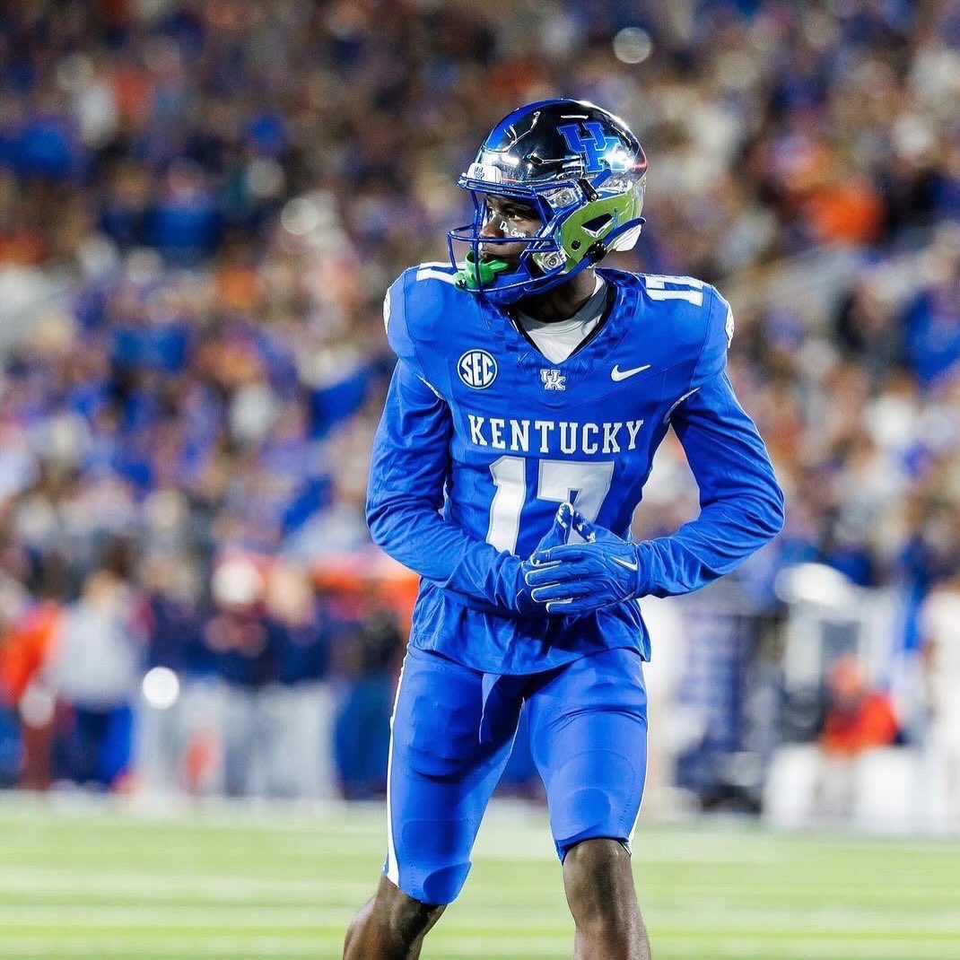 MajorFloyddd's tweet photo. extremely blessed to receive an offer from @UKFootball  !! Thank You @CoachTOdom 🙏🏾🙏🏾!! https://t.co/qj70PX5D1N