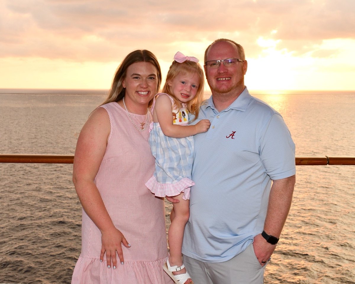 JordanAlvesTV's tweet photo. Princess LeeAnn spent the last week with her favorite Disney princesses and characters… mom and dad had a blast seeing all her wishes and dreams comes true but we’re plum tired!! https://t.co/jsuUU7gFF7