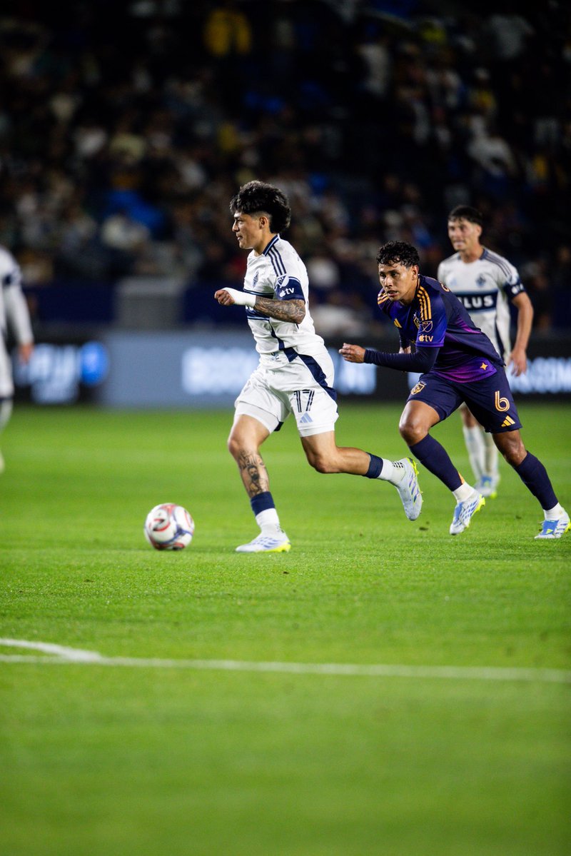 alonso_inca's tweet image. 🇵🇪 Kenji Cabrera dijo presente en el empate 1-1 como visitante ante LA Galaxy.
Vancouver se mantiene en la parte alta de la #MLS 🔝⚽

📷 @AreaSportsNet 
#SeleccionPeruana #VWFC