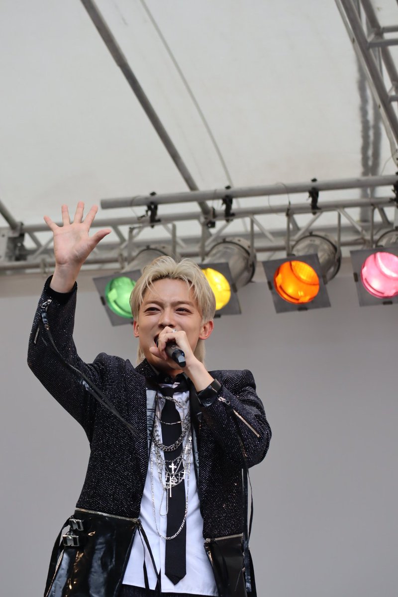 ororon231's tweet photo. 昨日は、#ひろしまフラワーフェスティバル へ初めてお出かけし #辰巳ゆうと さんのステージを見てきました。客席からステージまでが近く、なかなかの迫力！　

別のアーティストの応援で来られた方もゆうとさんを一緒に応援し、楽しい時間となりました。

#ひろしマリア
#hiroshimaff https://t.co/rCRuUPo1MJ