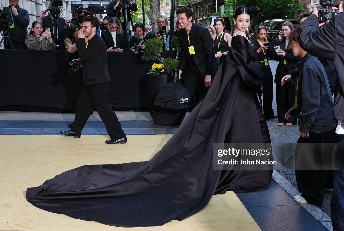 aespapic's tweet photo. SOUTH KOREA’S PRINCESS

KARINA AT MET GALA
#MetGala2026
#MetGala https://t.co/RnTSLnwX5C