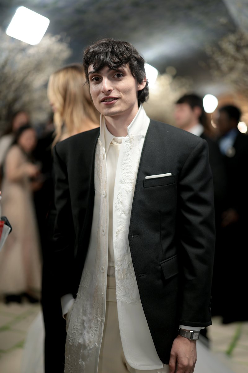 extratv's tweet photo. Finn Wolfhard hits the #MetGala carpet! See all the fashions🔗: https://t.co/m0ZuVVJs2Q https://t.co/Mbcxl95VQX