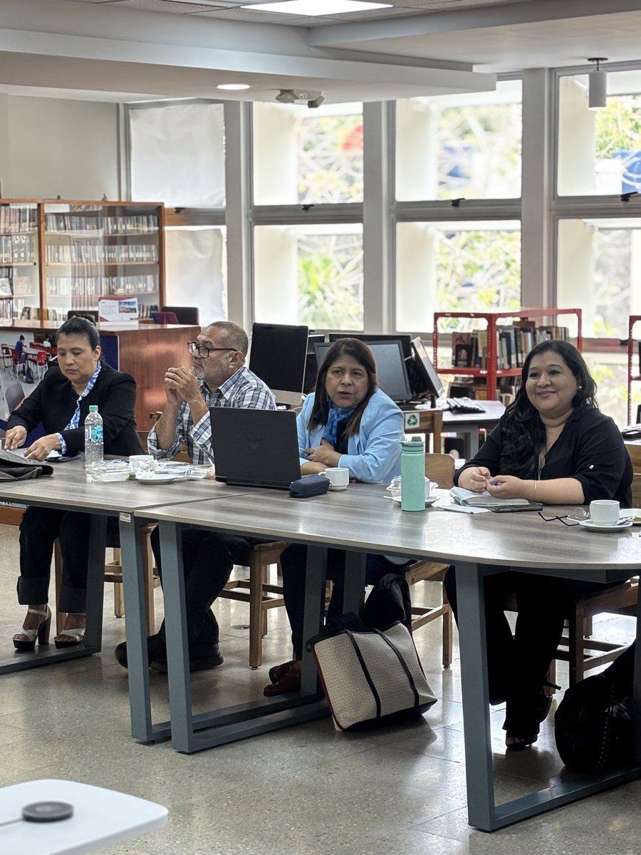 cbues_sv's tweet photo. 📚💡 Estrategia y colaboración marcaron la sesión de la Comisión Técnica de Directores de CBUES en el CRAI UCA.

🤝 Seguimos fortaleciendo una red bibliotecaria más articulada e innovadora.
Nota completa en:
🔗 https://t.co/X3HCUueccW
#CBUES #BibliotecasUniversitarias #Innovación https://t.co/m2TLV24CnZ