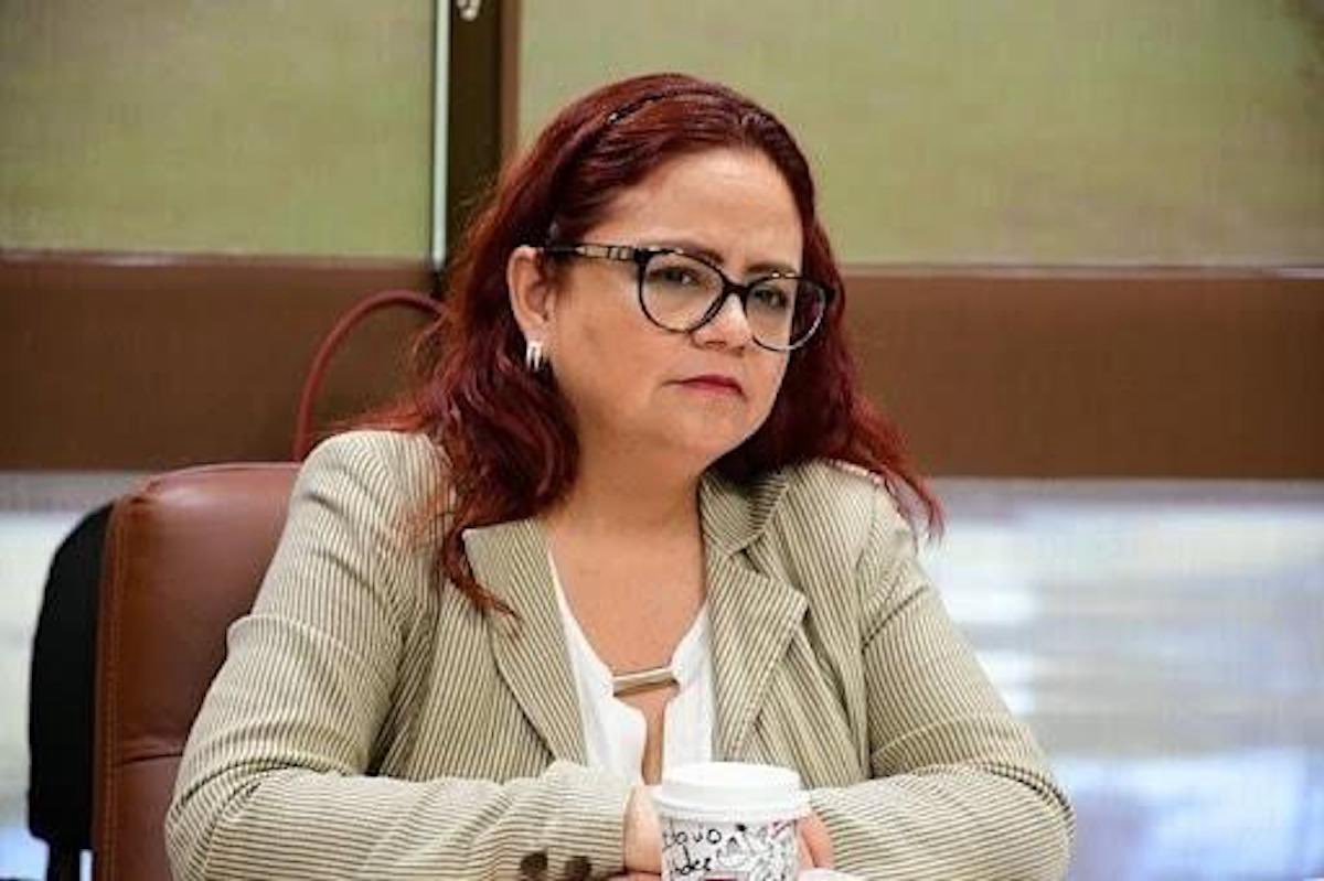 cguerreromtz's tweet photo. 🔥🔥🔥Extra, extra: Presidenta Municipal de Xalapa Daniela Griego Ceballos impone su propio calendario y obliga a trabajadores a laborar sábados, domingos y días de descanso en eventos y “tequios”.
🧨🧨🧨Por instrucciones directas de la Presidenta Municipal, la directora de Recursos Humanos del Ayuntamiento de Xalapa, Mtra. Dea Hernández Castillo, ha enviado circulares y oficios (como la DRH/001/2026 y DRH/056/2026) en los que se ignora deliberadamente el Calendario Oficial de Días Inhábiles 2026 publicado por el Gobierno del Estado de Veracruz.
📌📌📌En estos documentos oficiales, el municipio establece sus propias reglas en materia de días de asueto, periodos vacacionales y descansos, haciendo caso omiso a las disposiciones estatales y federales. El mensaje es claro y contundente: “En Xalapa se hace lo que la Presidenta quiere”, sin importar lo que indique el Estado o la ley.
📣📣📣Pero la arbitrariedad no se limita solo al calendario. Trabajadores municipales denuncian que, además de reducir o modificar días de descanso oficiales, se les obliga a presentarse a laborar sábados, domingos y días libres para cubrir todos los tequios, eventos, actos y actividades de la Presidenta Municipal. Esta práctica convierte los supuestos “días de asueto” en una ficción, ya que el personal debe estar disponible en cualquier momento para apoyar las agendas personales y políticas de la alcaldesa.
🔔🔔🔔Esta doble estrategia, ignorar el calendario estatal y forzar la asistencia en días de descanso, busca proyectar que en el Ayuntamiento de Xalapa “se trabaja más” que en el Gobierno del Estado, a costa de los derechos laborales del personal de base, confianza y honorarios.
💥💥💥Los trabajadores se ven sometidos a jornadas extenuantes, sin respeto a sus periodos de descanso, mientras la Presidenta Municipal y su Directora de Recursos Humanos imponen su voluntad por encima de la ley y de las condiciones generales de trabajo.
🙈🙈🙈Esta actitud autoritaria genera agotamiento físico y emocional en el personal, afecta la calidad del servicio a la ciudadanía y evidencia un claro abuso de autoridad. Exigen a la Presidenta Municipal y a la Mtra. Dea Hernández Castillo respetar el marco legal, el Calendario Oficial del Estado y los derechos laborales de los trabajadores municipales.
✔️✔️✔️Basta de arbitrariedades. Xalapa merece una administración que respete la ley y a sus trabajadores. @AytoXalapa  @rocionahle