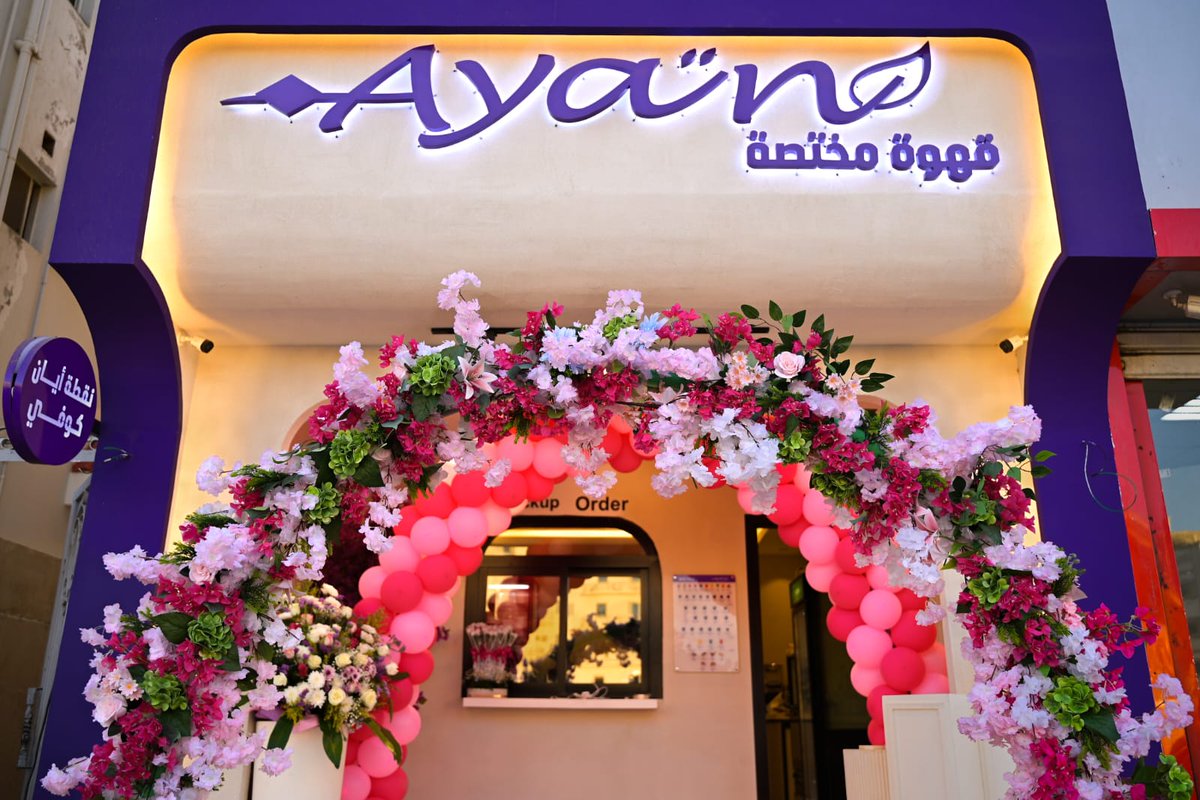 Rouya_Design's tweet photo. قبل سنة كنت أشتغل على هوية كوفي نقطة أيان في المدينة… فكرة بسيطة، لكن بطابع واضح ومميز 🤍
اليوم أشوفها تكبر قدامي، وتوصل جدة مع افتتاح فرعهم الجديد بنفس الروح والتفاصيل اللي بدأت منها ✨
الإحساس مختلف لما ما يكون التصميم مجرد شكل… بل بصمة تكمل مشوارها وتعيش على أرض الواقع 💜✨ https://t.co/EwJoNywfW9