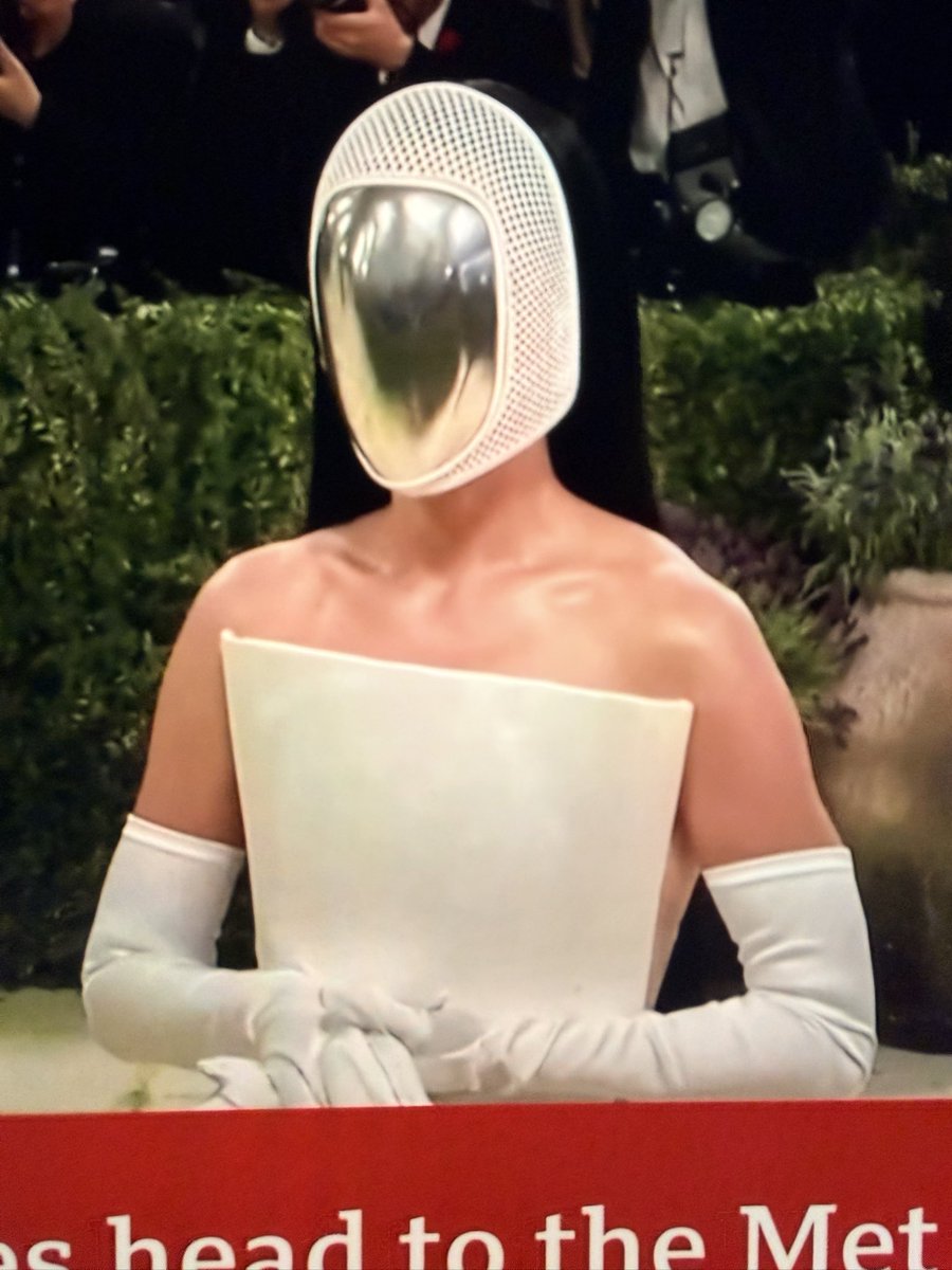 Giving Party at 5 and fencing competition at 6 vibes 
#MetGala