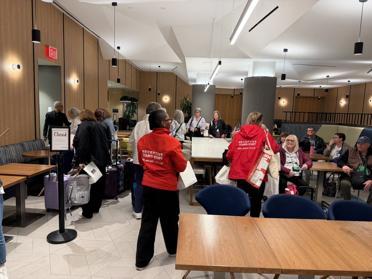 Receptive_Tours's tweet photo. The NYC adventure is underway for @LTPD60441!

After landing at LGA, these seniors began their NYC guided tour with their Red-Jacket Tour Guide with stops at Central Park &amp; Rockefeller Center.

Then their Times Square hotel where welcome bags of water and snacks were waiting. https://t.co/GMOoYUWK9I