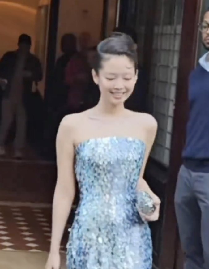 NINISGUARDIAN's tweet photo. Jennie in this dress is breathtaking with or without jewelry i’m so in love 💙💙😍
Jennie at Met Gala
like rt and reply;
#MetGala #MetGala2026 #jengala #RUBY @jennierubyjane https://t.co/EWMWzhawae