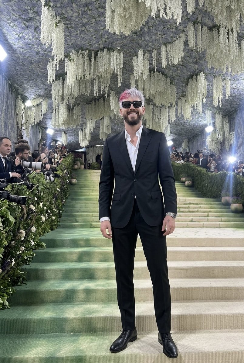 olisjz's tweet photo. Tomasz Fornal attends the 2026 Met Gala. https://t.co/gffkMiBF21
