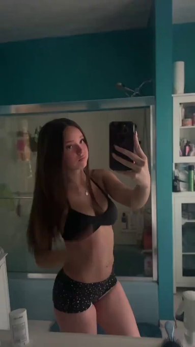 Mia (secret account) tweet media