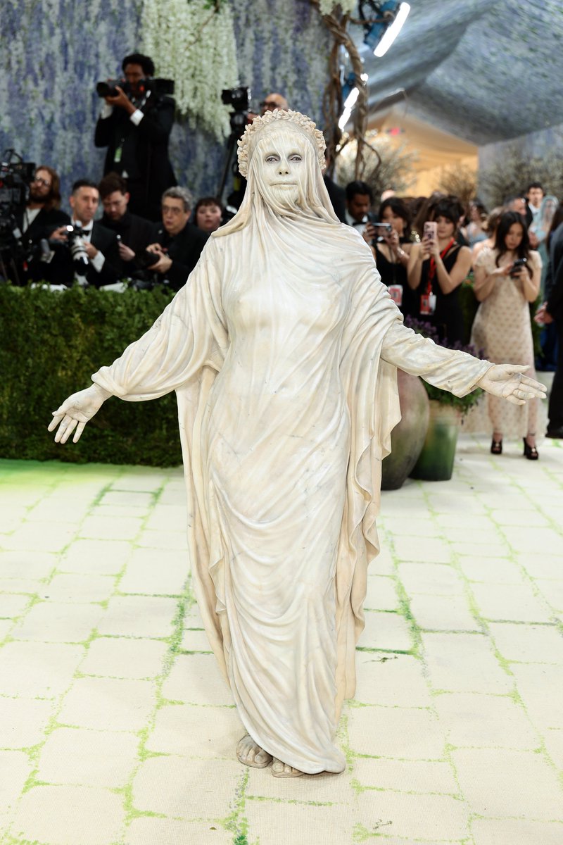 consequence's tweet photo. Heidi Klum at the 2026 Met Gala

📸: Dimitrios Kambouris/Getty Images https://t.co/qdKF78Ekcf