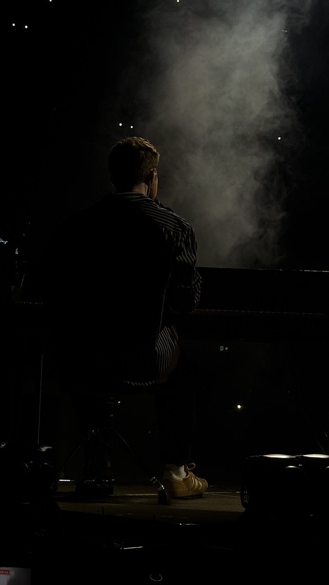 CiaranIsOkay's tweet photo. @alexwaarren here’s some photos of tonight at Manchester you’ve never seen, because i took them #cooplive #alexwarren https://t.co/OwzvRok8D4
