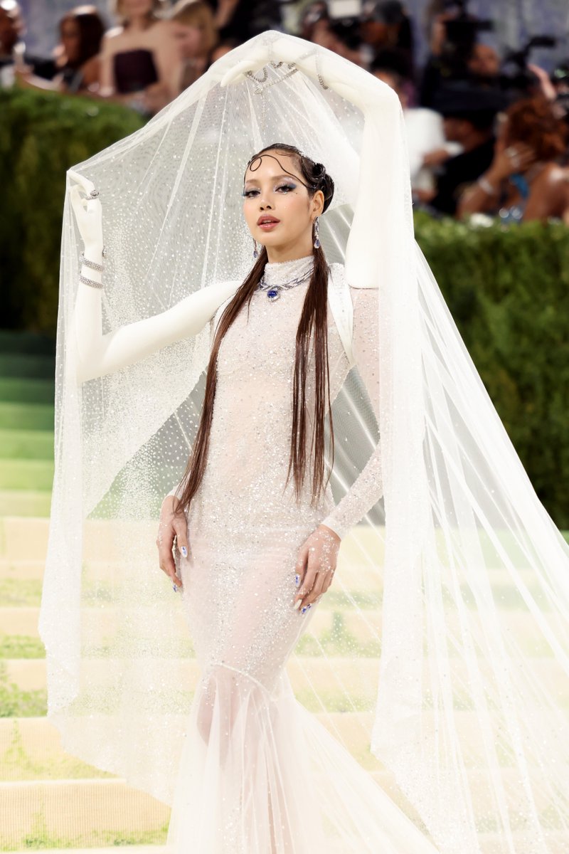 VOGUE JAPAN tweet media