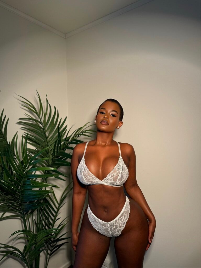 DanielaTosta94's tweet image. HAPPY BIRTHDAY @Lexiluv_00 ♥♥♥

Which photo do you prefer? 
1,2,3,4 ?

#lexiluv #happybirthday