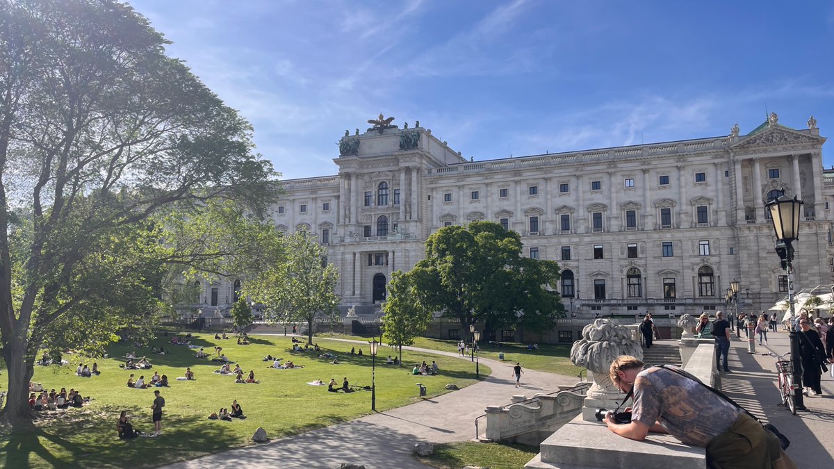 ESCunited's tweet image. 🇦🇹 Day 4 at #Eurovision2026 gave us another blissful sunny day ☀️

It also gave us a few “Saluti”s from 🇲🇩 #Moldova’s very own Satoshi!

More and more is happening day by day 🤩