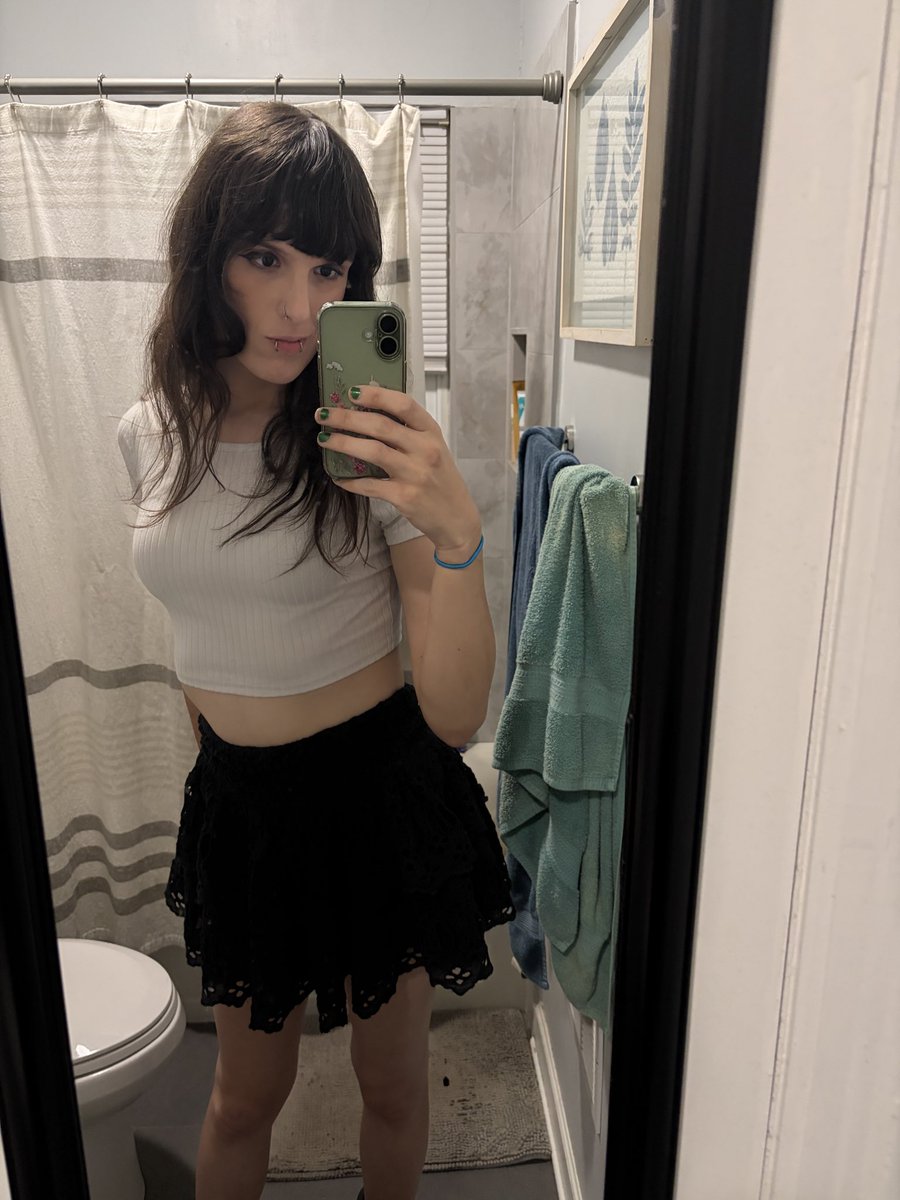 OpalRaee's tweet photo. so i think combat boots w the frilly skirt were a good idea <33 https://t.co/evn2tcZxyH