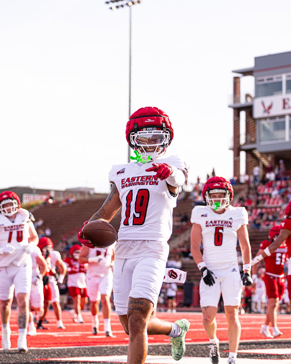 EWUFootball's tweet image. Golden Eagle Winner: Jaxon Branch 🦅🟡

9 receptions
140 yards
3 TDs, 1 2-point conversion

#GoEags #EKG