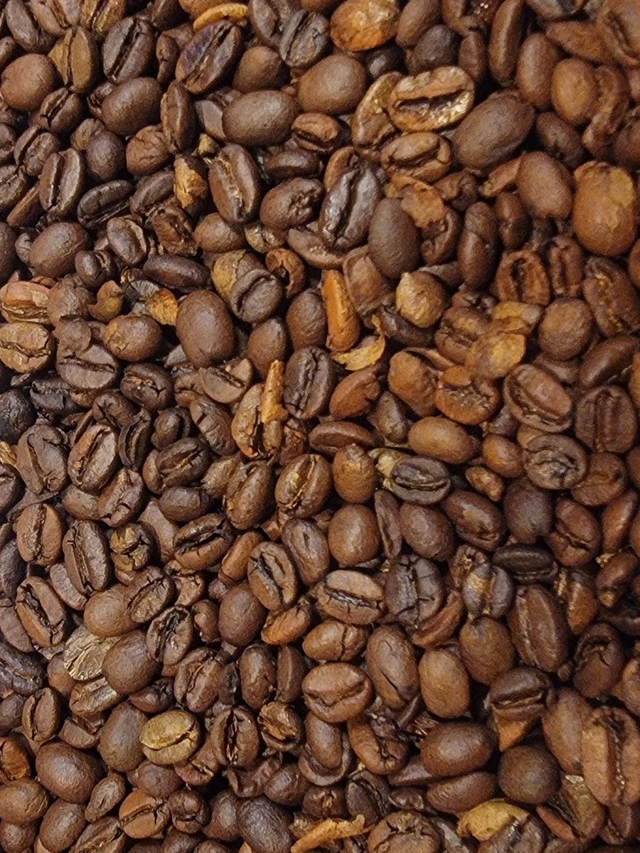 neconomecoffee's tweet photo. 今日の香りは、イエメンモカマタリ中煎り

挽きたてはどこか異国の甘い果実のような心が弾む香り

​猫が新しいおもちゃにワクワクするようにあなたも小さな『新しいこと』を日常に取り入れてみて。

今日という日が、あなたにとって新鮮で、心躍る時間になりますように
​#ねこのめ珈琲 #今日の癒し https://t.co/J7nCecF4Jo