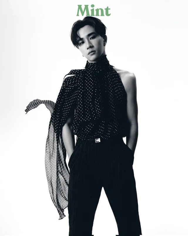 MusingsofaMuse's tweet photo. Conor, sir, sir why are you serving Khun Tanapon vibes this evening 🖤 #KDPP #perthtanapon #metgala #metgala2026 https://t.co/4BX5LTlapo
