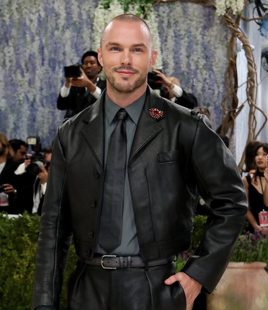 cloiskryptonite's tweet photo. nicholas hoult in leather and with facial hair I FEEL CRAZY https://t.co/w5xygQ9Xx8