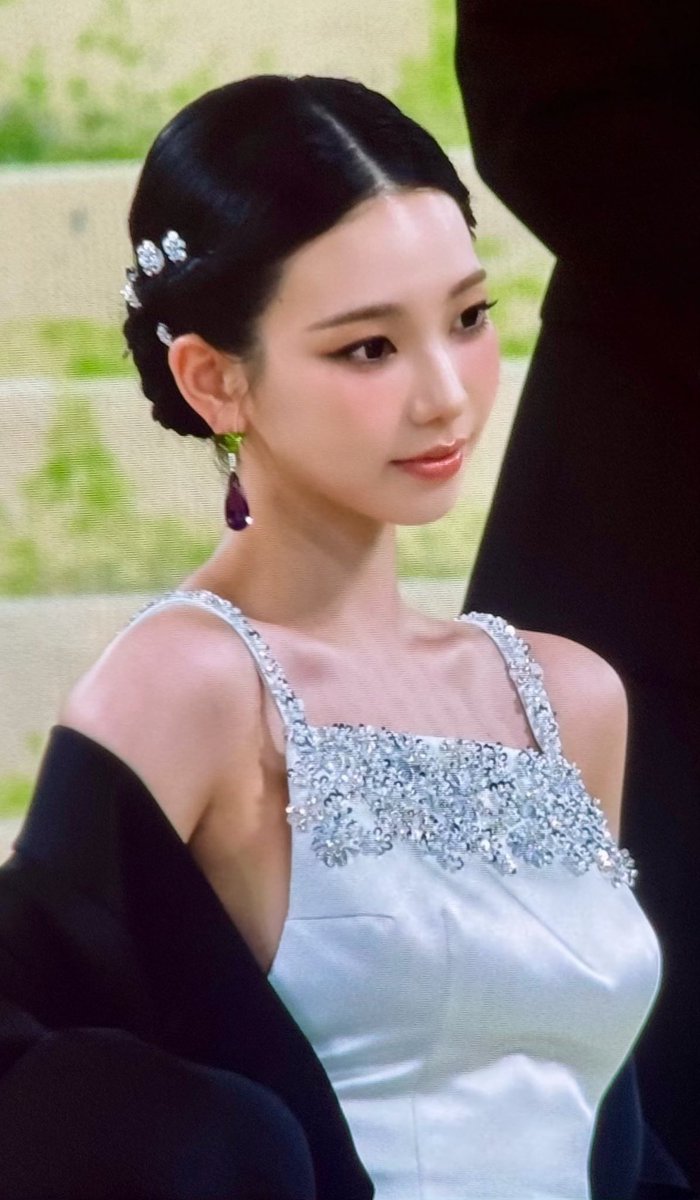 hourly karina tweet media
